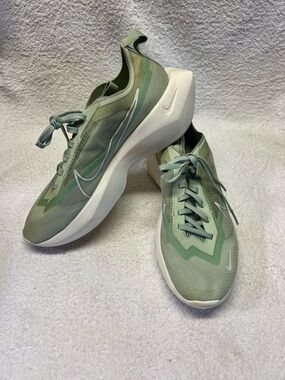 Nike Vista Lite Mint Olive Running Sneakers US women's size 12
